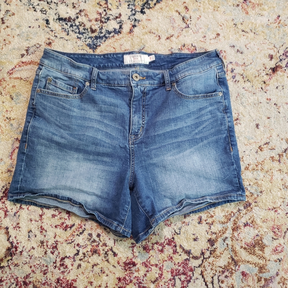 Torrid Jean Shorts Stretch Denim Medium Wash Size 18